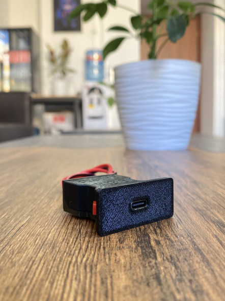 Блок зарядки USB-C 65W для BMW E36 в Перми