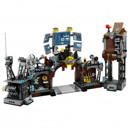 Конструктор LEGO Super Heroes 76122 Вторжение Глиноликого в бэт-пещеру