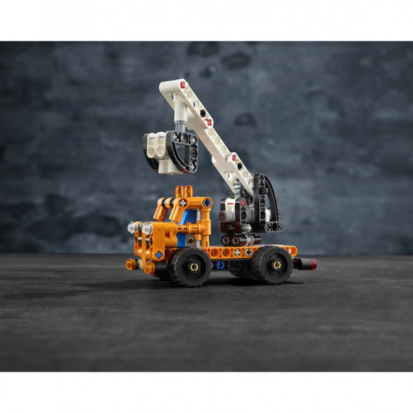 Конструктор LEGO Technic 42088 Ремонтный автокран в Перми