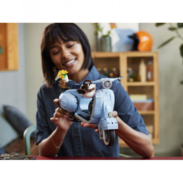 Конструктор LEGO Коллекционные наборы 10298 Vespa 125 в Перми