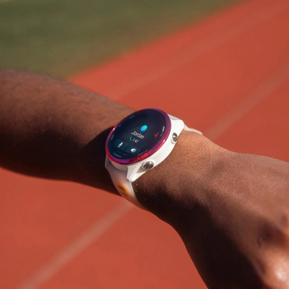 Умные часы Garmin Forerunner 570 42 мм Raspberry Aluminium/Translucent Bone/Mango 010-02970-02 в Перми