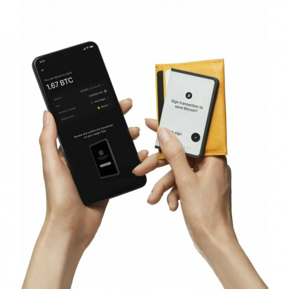 Аппаратный криптокошелек Ledger Stax + чехол Magnet Shell в Перми